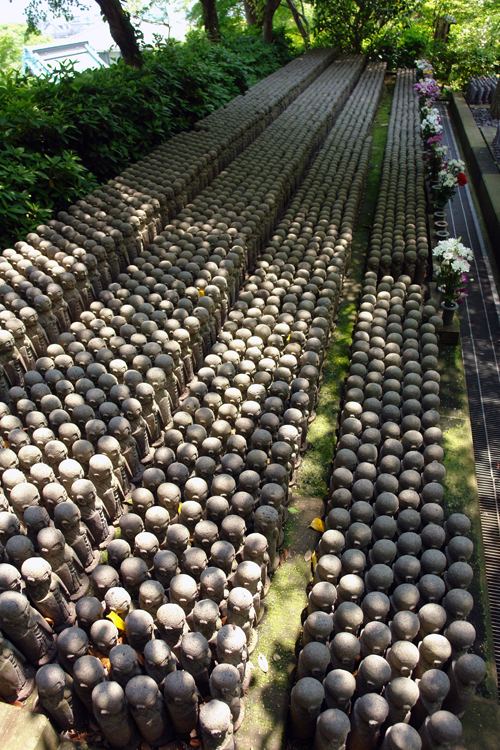 DSC00052 - Hase-dera - Jizo statues - Kamakura - Copy Blog column size