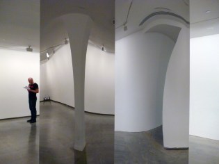 DSC00265c Sydney Museum of Contemporary Art - Non-Object (Door) 2008 stainless steel, Anish Kapoor - Copy blogsize