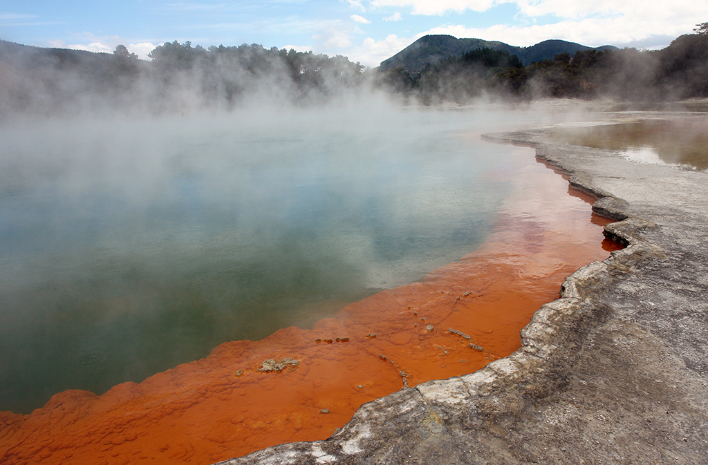DSC00228 Wai-O-Tapu thermal wonderland - Champagne Pool - blogsize