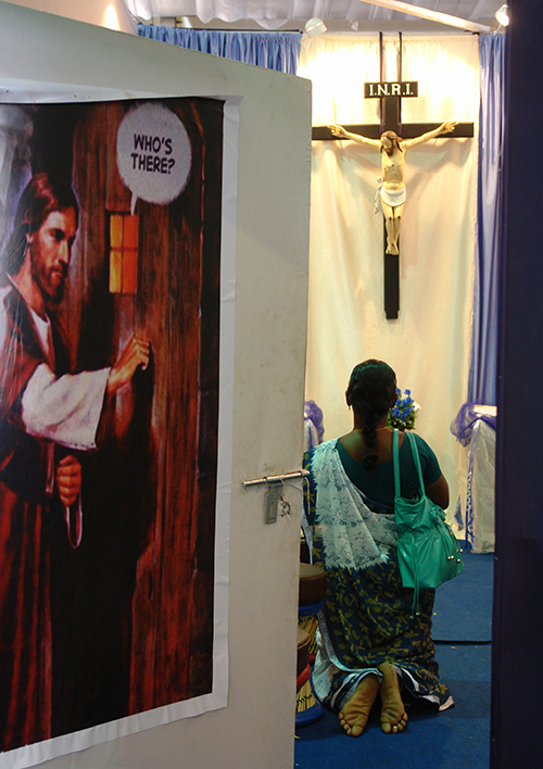 DSC00104 Old Goa - exposition of the sacred relics of St. Francis Xavier - blog size