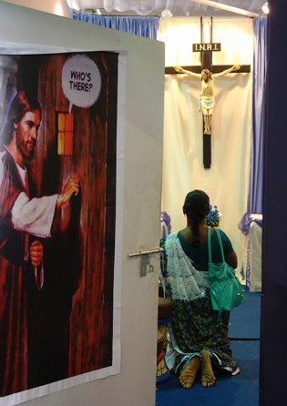 DSC00104 Old Goa - exposition of the sacred relics of St. Francis Xavier - blog size