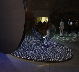 DSC00547 The Black Arch - Venice 2011 blogcolumn