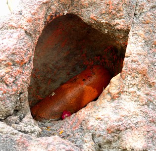 Lingam in rock, Orchha, Madhya Pradesh, India 2007