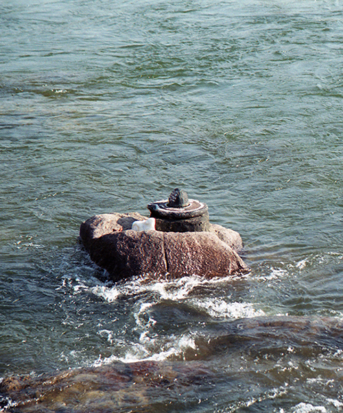 Lingam and yoni sculpture in Betwa river, Orchha, Madhya Pradesh, India 2004